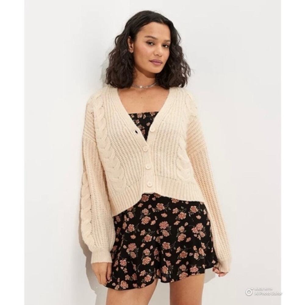 American Eagle Cream Cable Knit Balloon Sleeve Cardigan Size Small